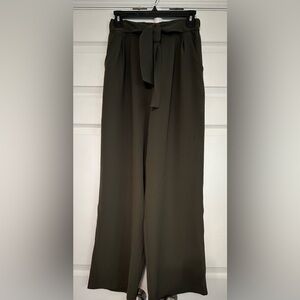 Lululemon Noir wide leg pant. Size 4